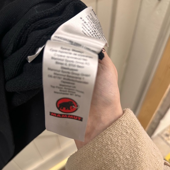 Mammut men’s black crewneck with printed front design size small - Picture 5 of 8